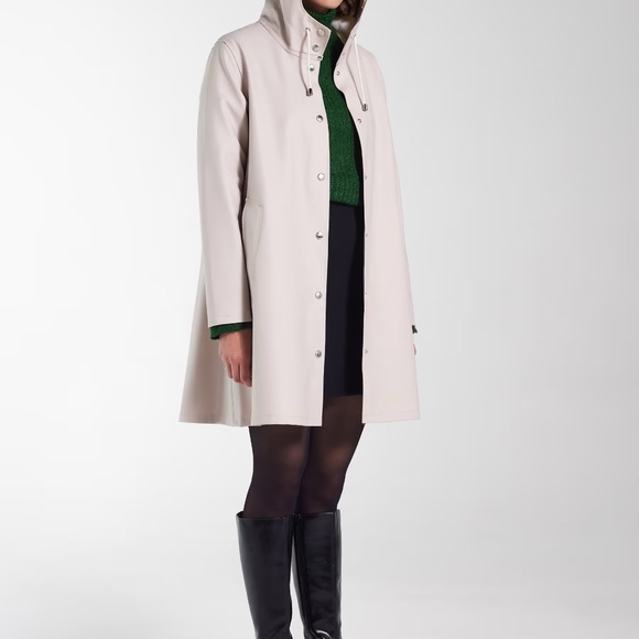 Stutterheim Women's Cream Hooded Raincoat - Picture 5 of 9
